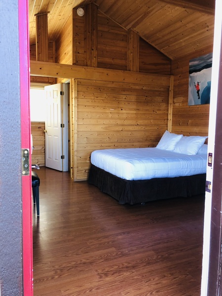 Queen Cabin Photo 9