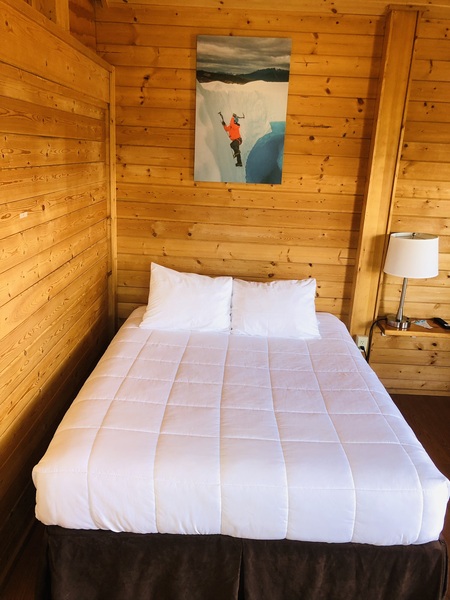 Queen Cabin Photo 14