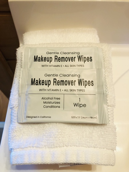 Queen Cabin Photo 26