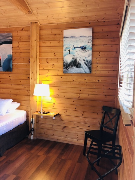 Queen Cabin Photo 16