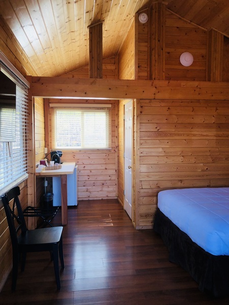 Queen Cabin Photo 17