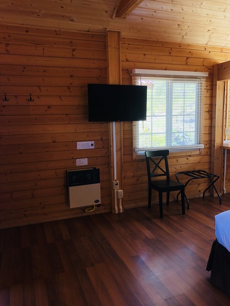 Queen Cabin Photo 12