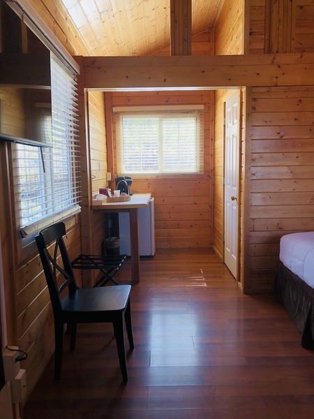 Queen Cabin Photo 19