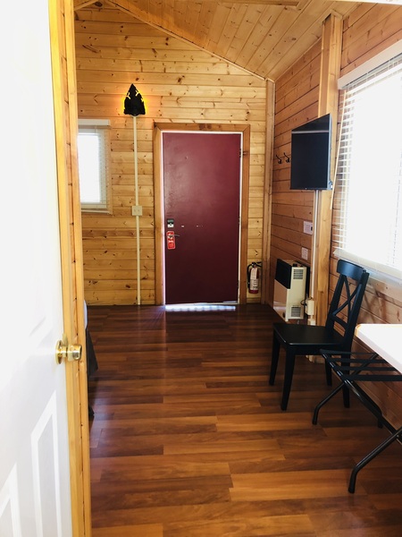 Queen Cabin Photo 20